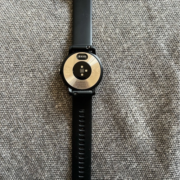 Garlic Vivoactive 3 GPS Smartwatch - Picture 3 of 5